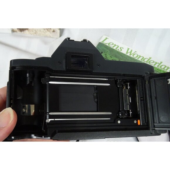 Canon T70 35mm SLR Film Camera Sigma Lens Vivitar Flash - Picture 5 of 7